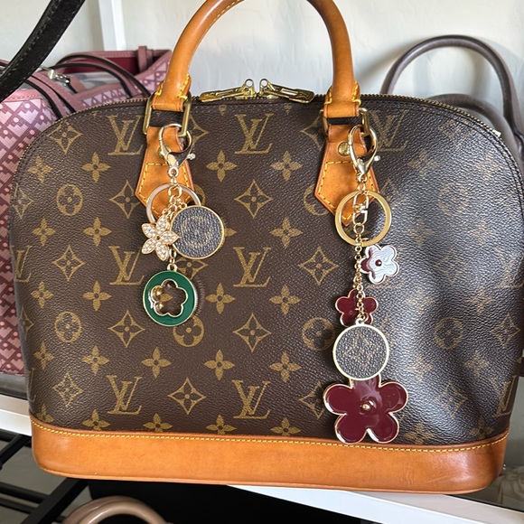 Louis Vuitton Monogram Alma - Picture 17 of 17
